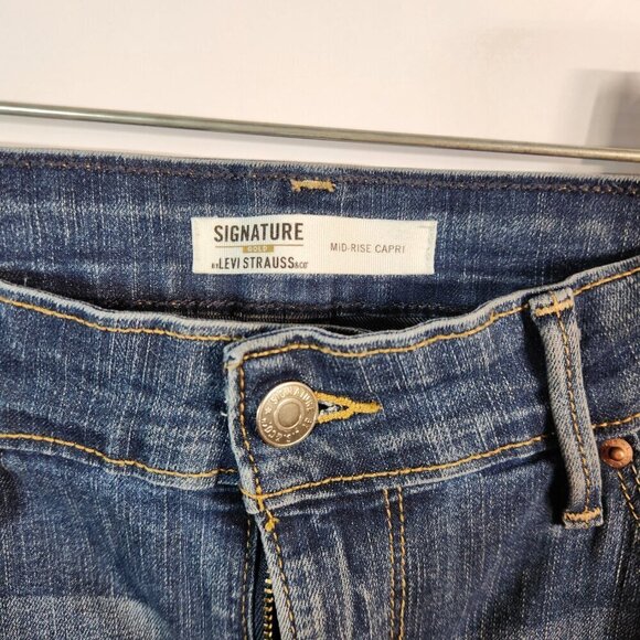 Signature Gold by Levi Strauss Mid Rise Capri. Size 14 waist 32 - Picture 3 of 9